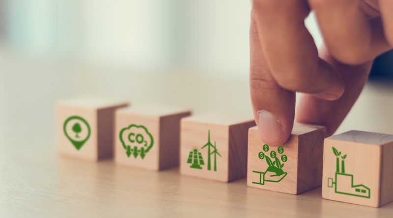 Five wooden blocks with sustainable illustrations