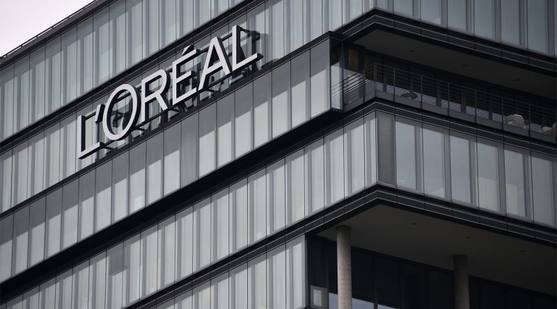 L'Oréal logo on building to support Color Wow acquisition article