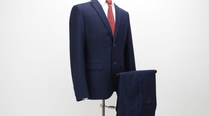 A clear guide to men’s formalwear vs. suits — what each includes, when to wear them, and how to choose the right style for your event.